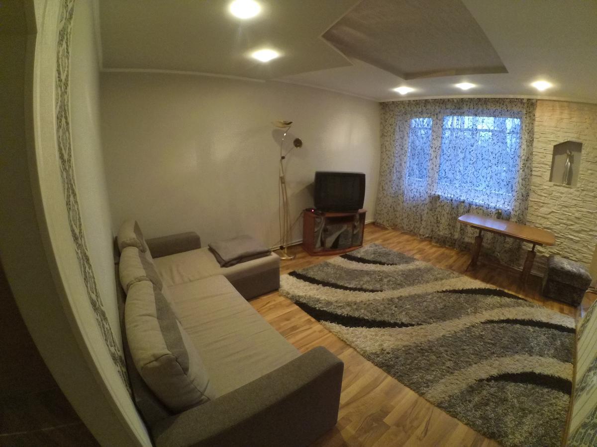 Tihogo 15 Apartment Ужгород Екстериор снимка